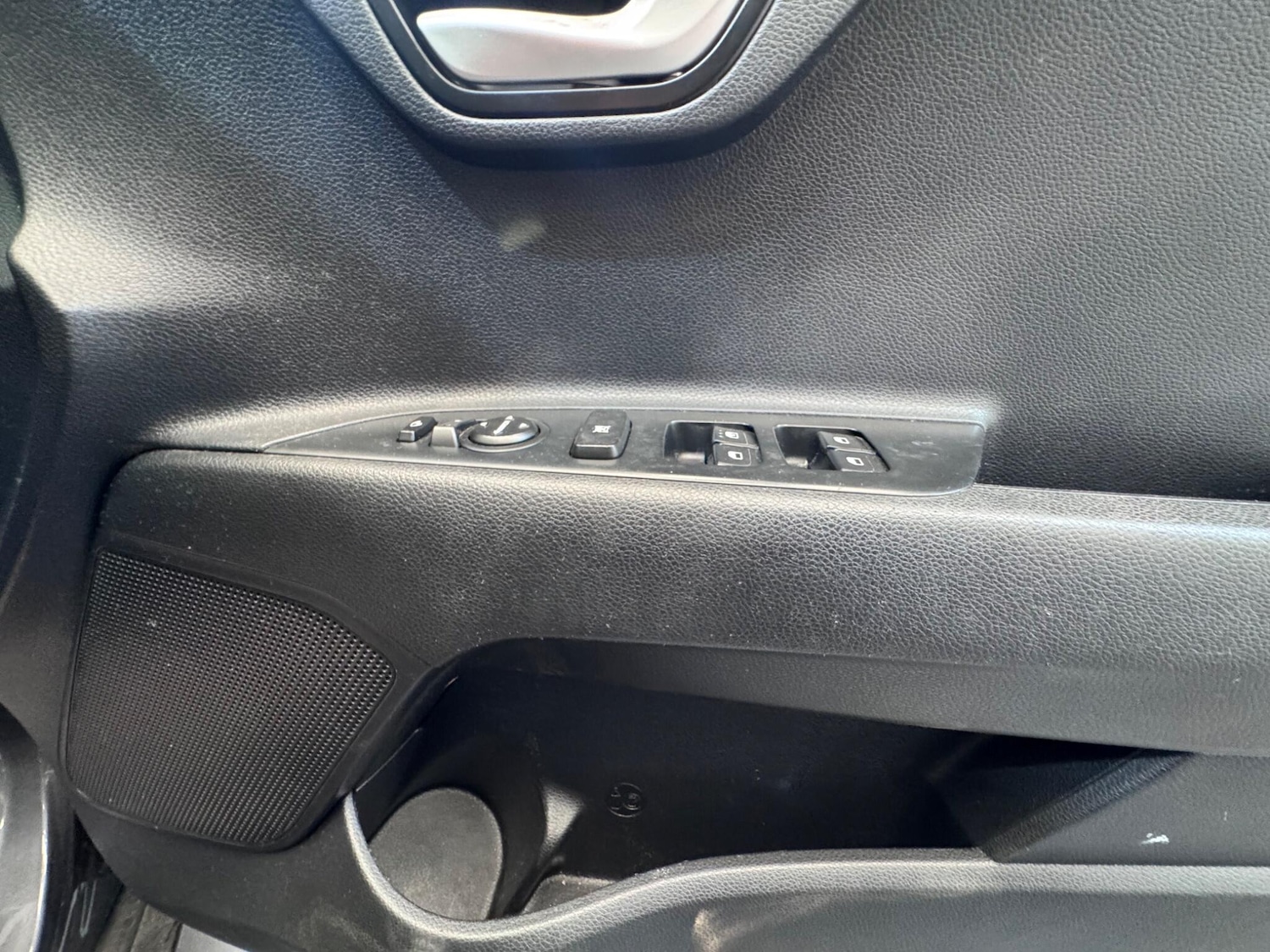 Used Kia Stonic 2017 for sale - 76715290: Photo 18