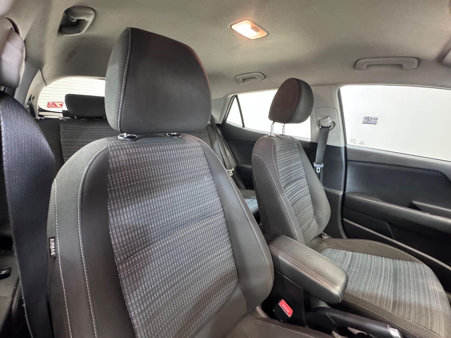 Used Kia Stonic 2017 for sale - 76715290: Photo 30