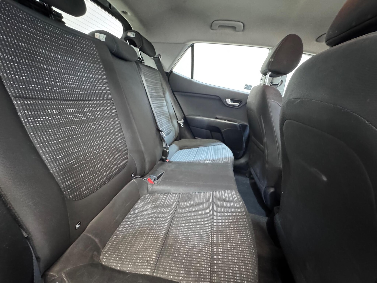 Used Kia Stonic 2017 for sale - 76715290: Photo 31