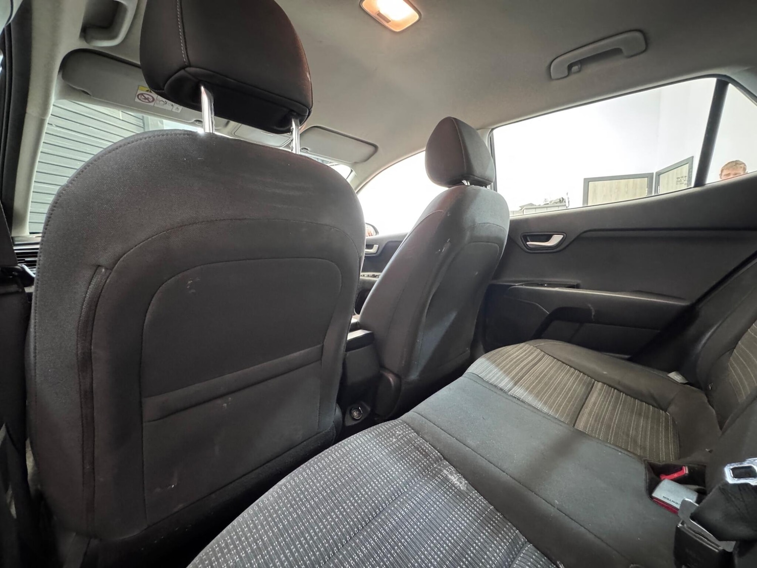 Used Kia Stonic 2017 for sale - 76715290: Photo 37