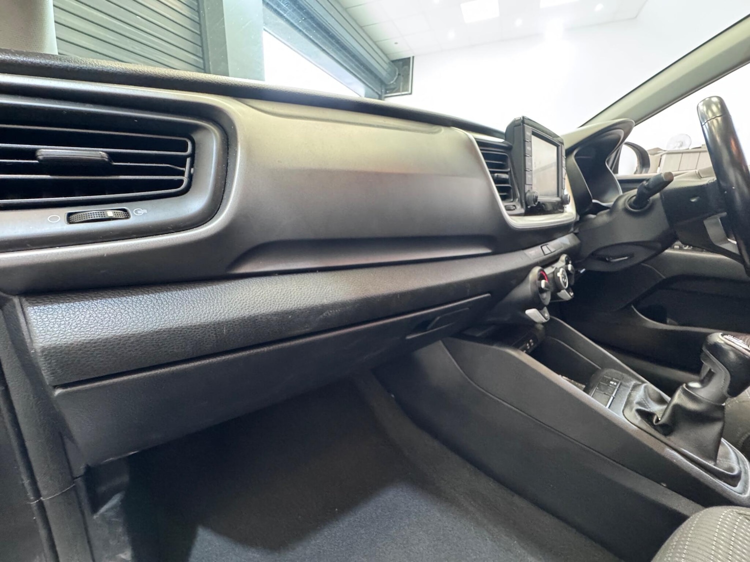 Used Kia Stonic 2017 for sale - 76715290: Photo 39