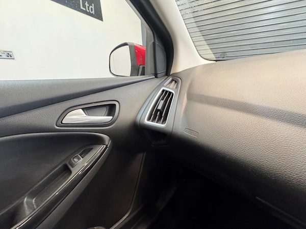Used Ford Focus 2015 for sale - 75544129: Photo 18