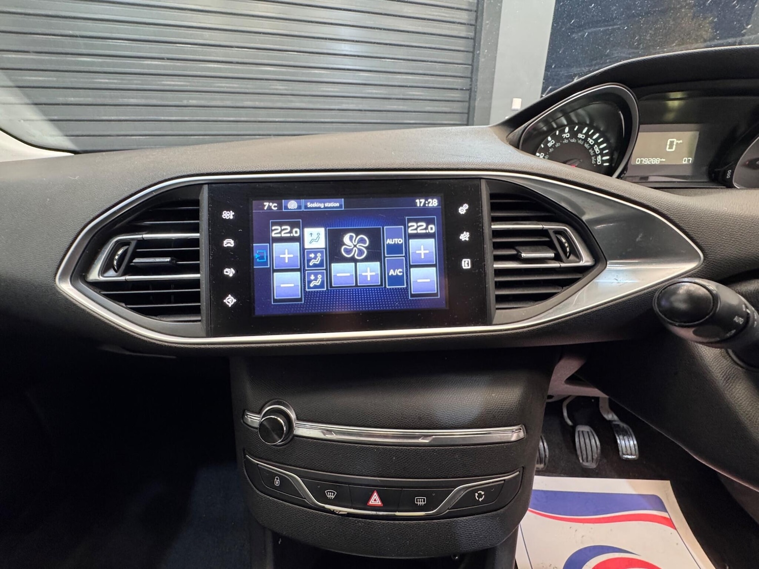 Used Peugeot 308 2016 for sale - 76714833: Photo 18