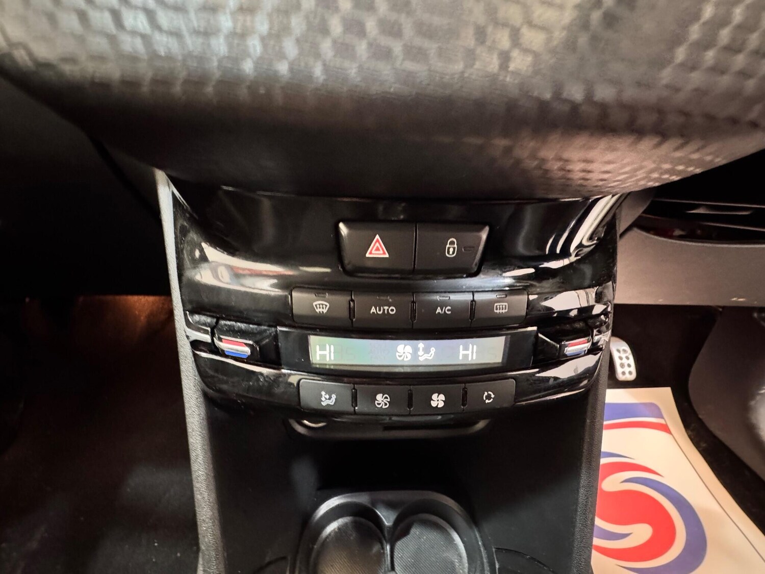 Used Peugeot 208 2016 for sale - 76714731: Photo 32