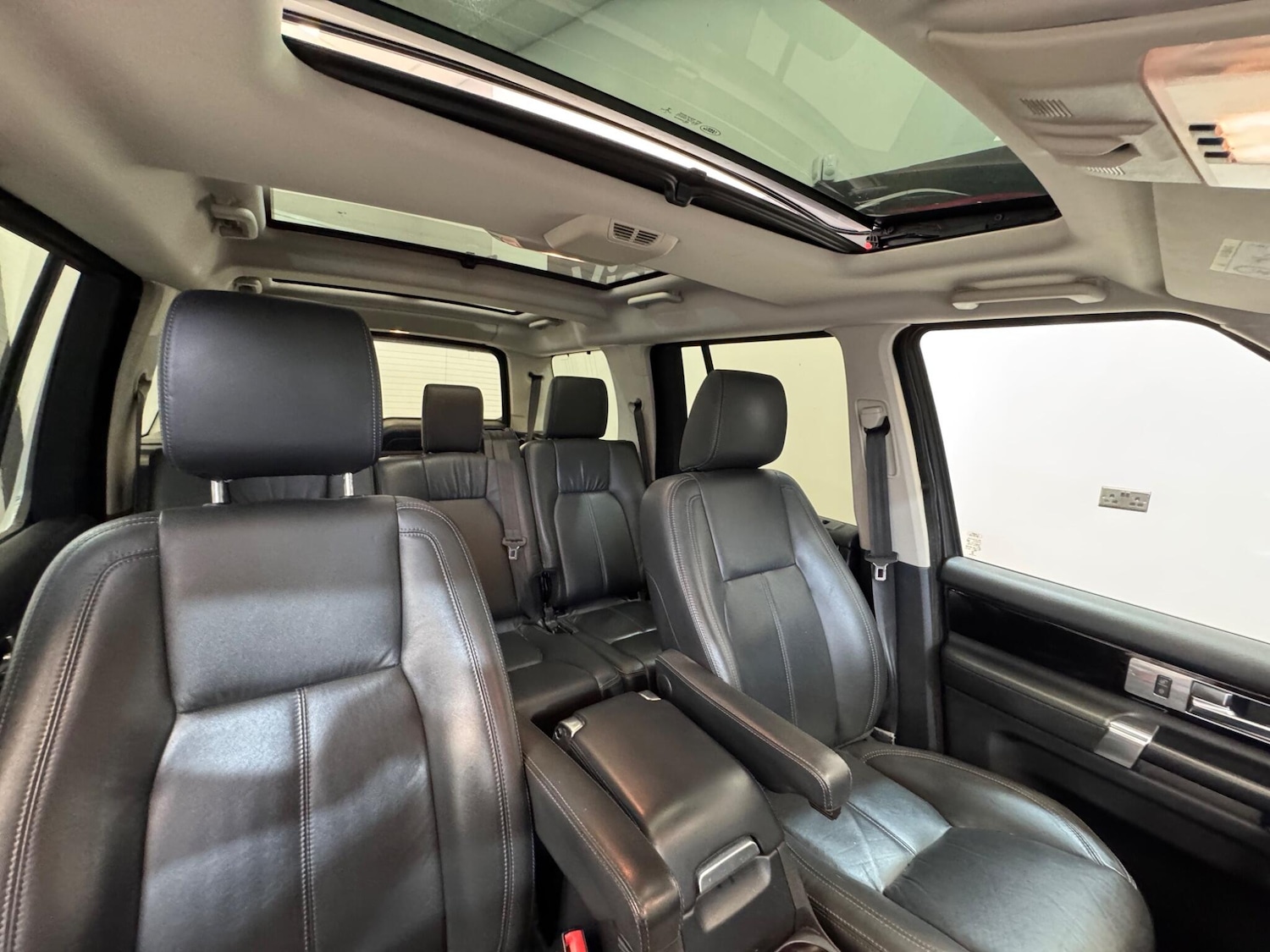 Used Land Rover Discovery 2015 for sale - 76457402: Photo 21