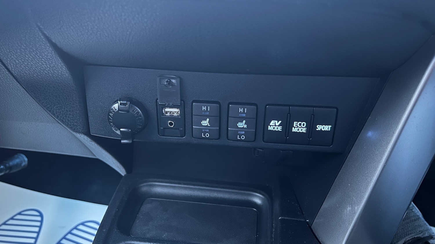 Used Toyota RAV4 2017 for sale - 77438593: Photo 14