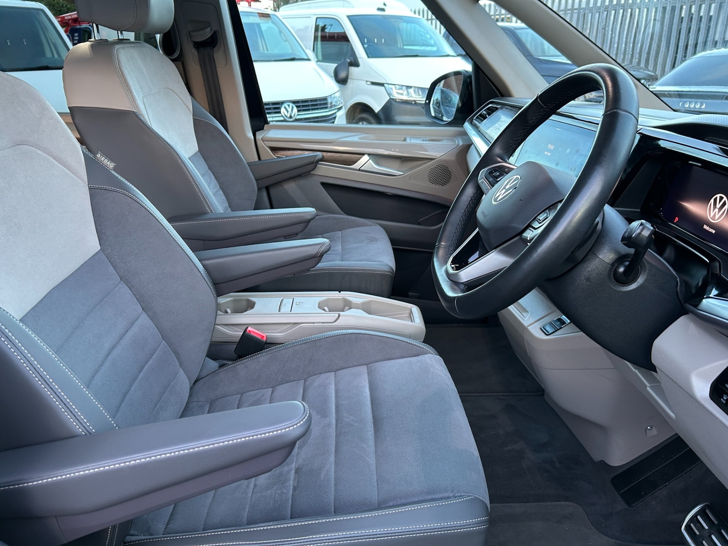 Used Volkswagen Multivan 2025 for sale - 77717817: Photo 11