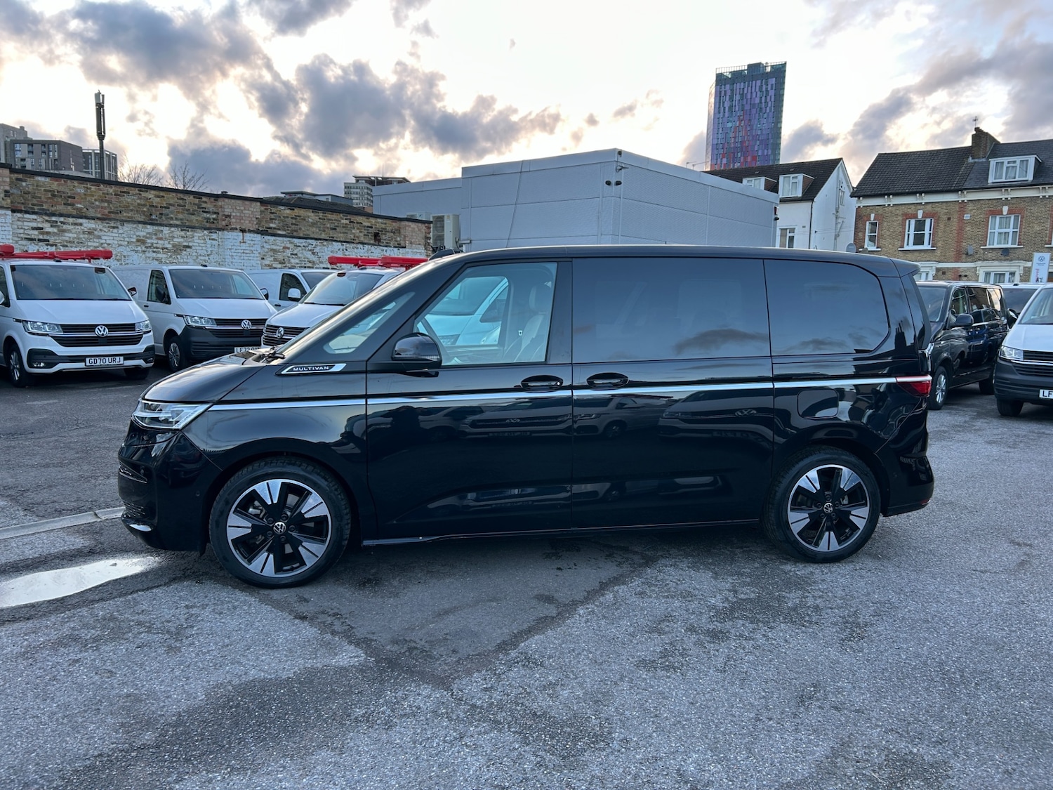 Used Volkswagen Multivan 2025 for sale - 77717817: Photo 4