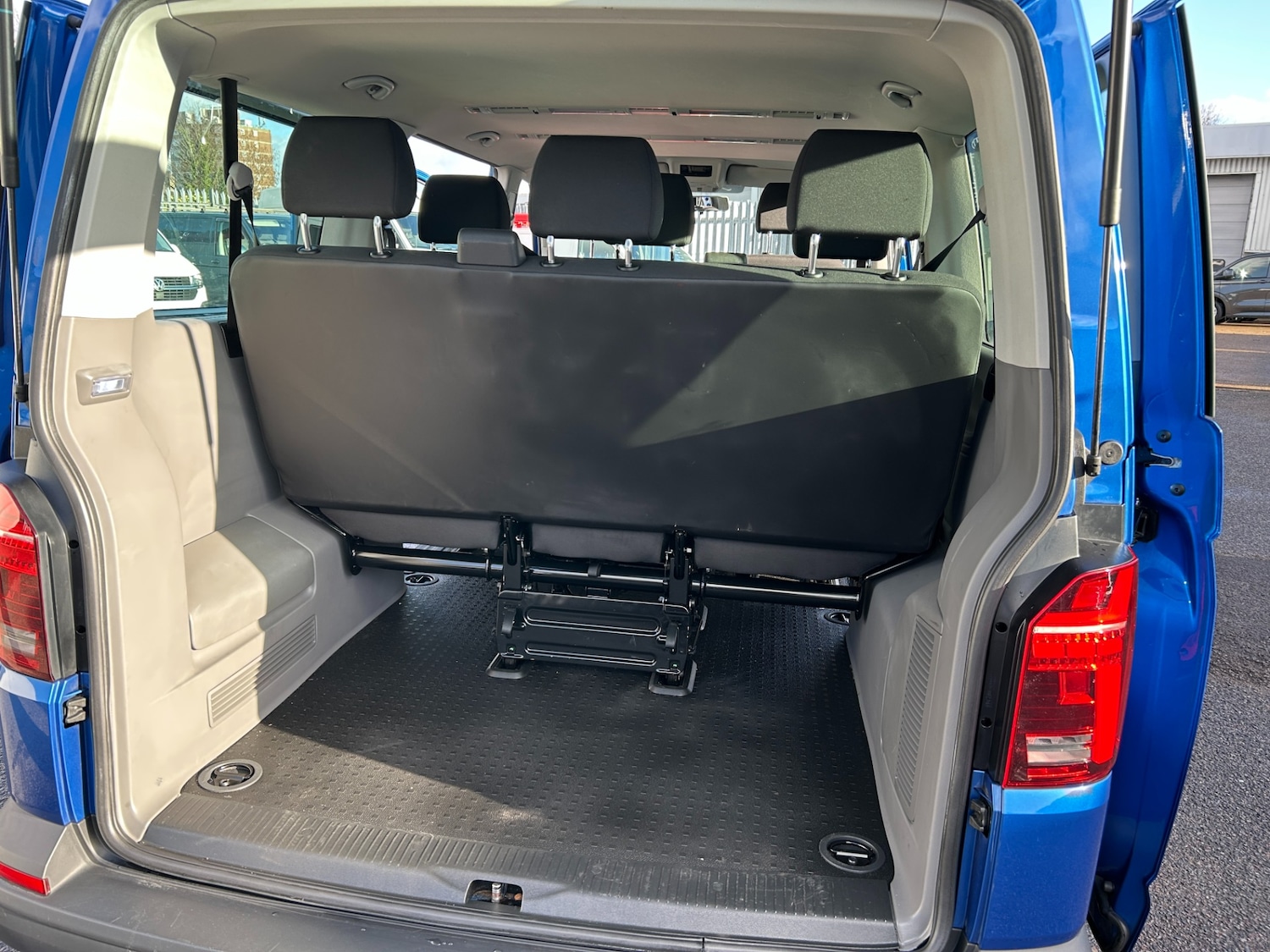 Used Volkswagen Transporter Shuttle 2020 for sale - 77336297: Photo 27