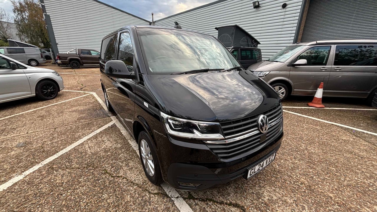 Used Volkswagen Transporter 2021 for sale - 76488650: Photo 1