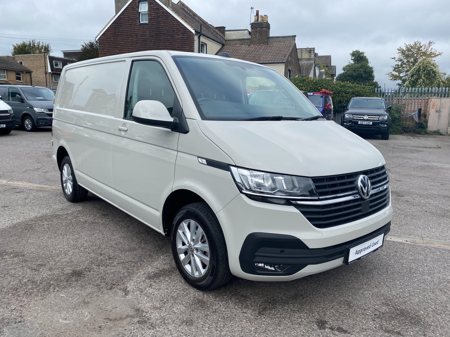 Used Volkswagen Transporter 2024 for sale - 76220503: Photo 1