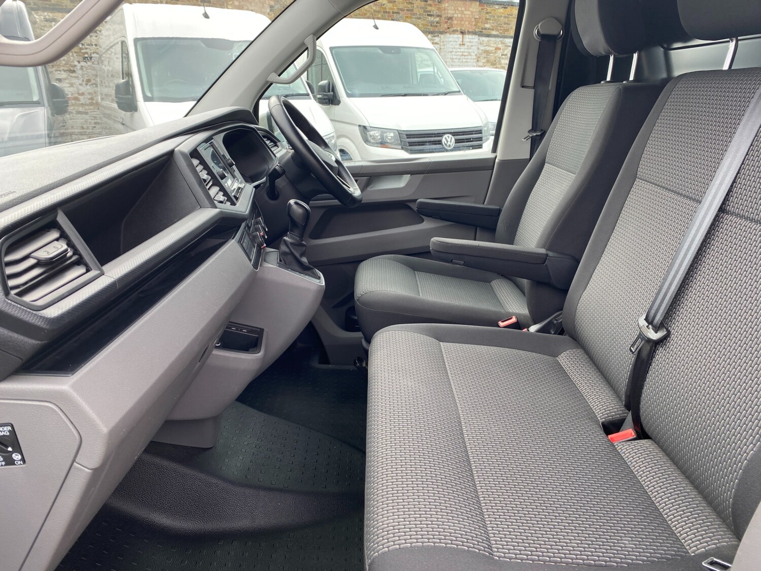 Used Volkswagen Transporter 2024 for sale - 76220503: Photo 6