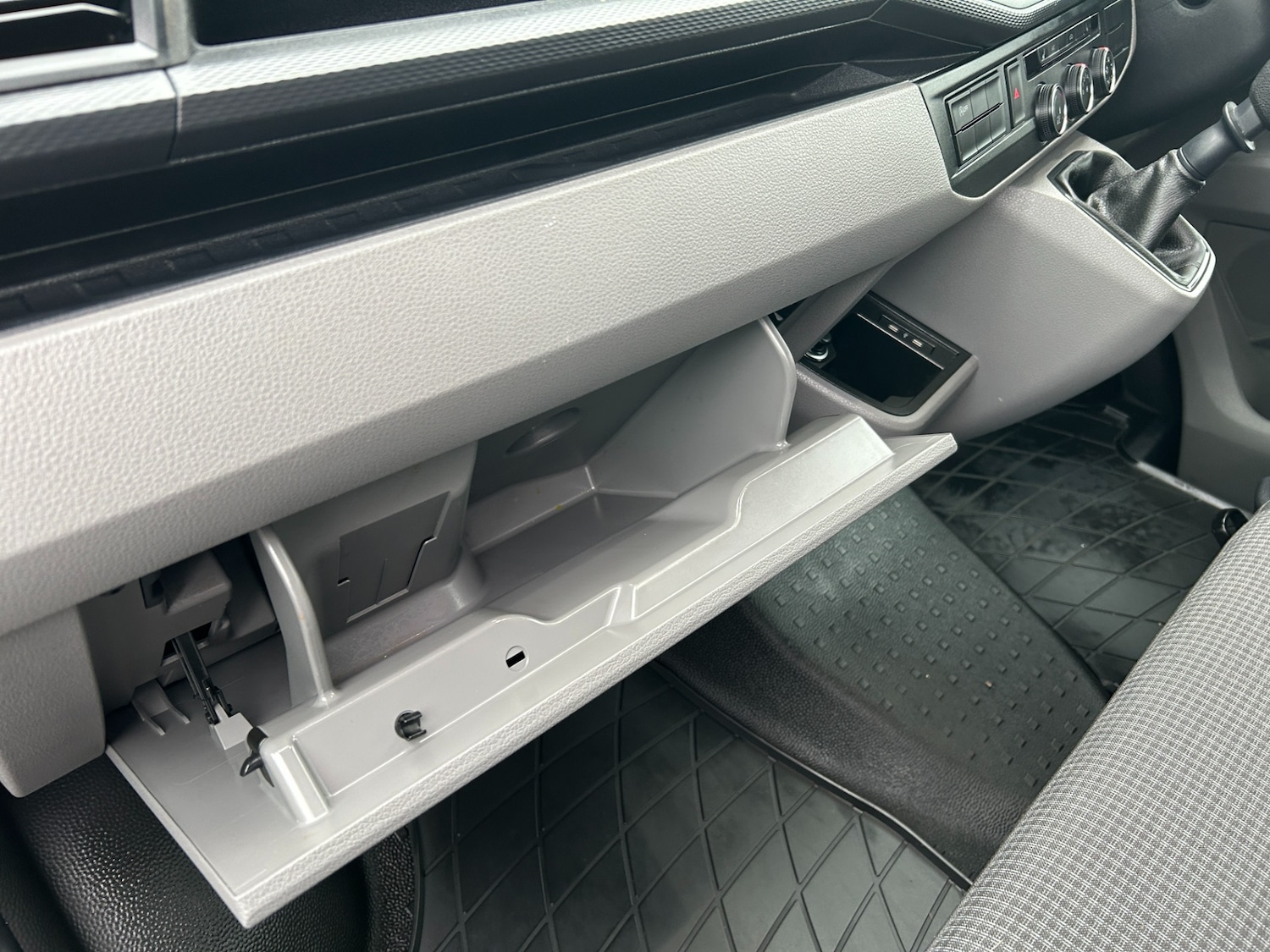 Used Volkswagen Transporter 2024 for sale - 76971547: Photo 17