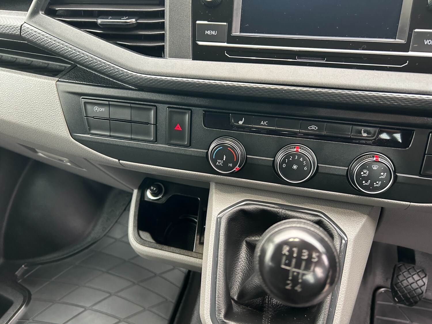 Used Volkswagen Transporter 2024 for sale - 76971547: Photo 32