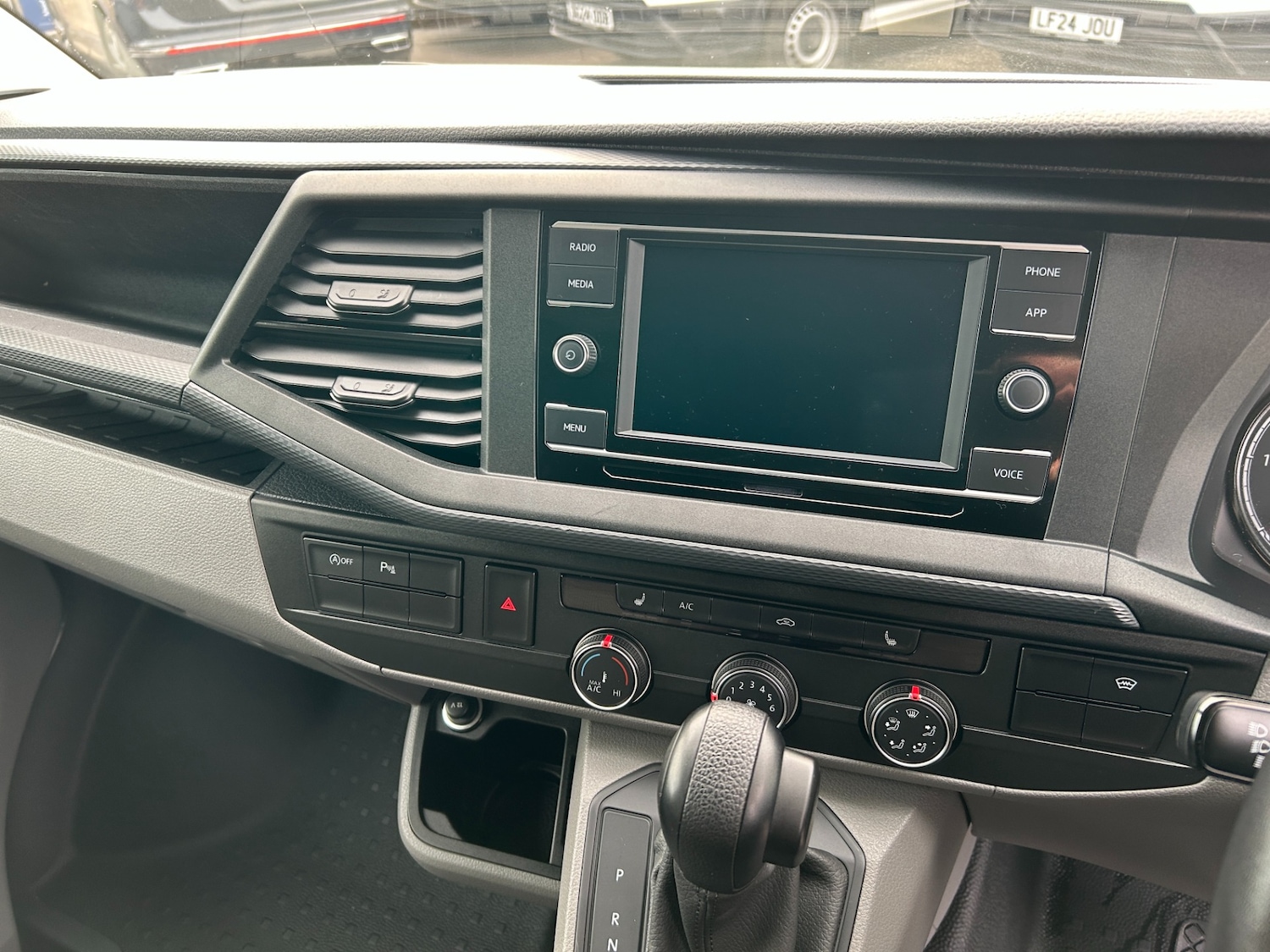 Used Volkswagen Transporter 2024 for sale - 76402283: Photo 11