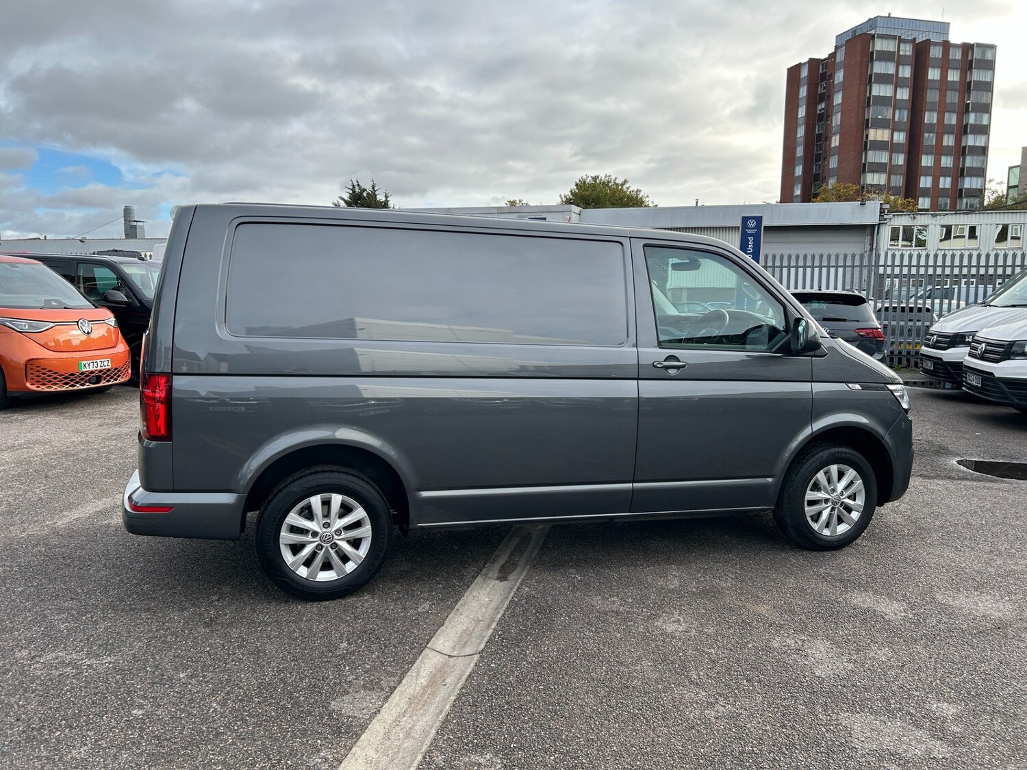 Used Volkswagen Transporter 2024 for sale - 76402283: Photo 3
