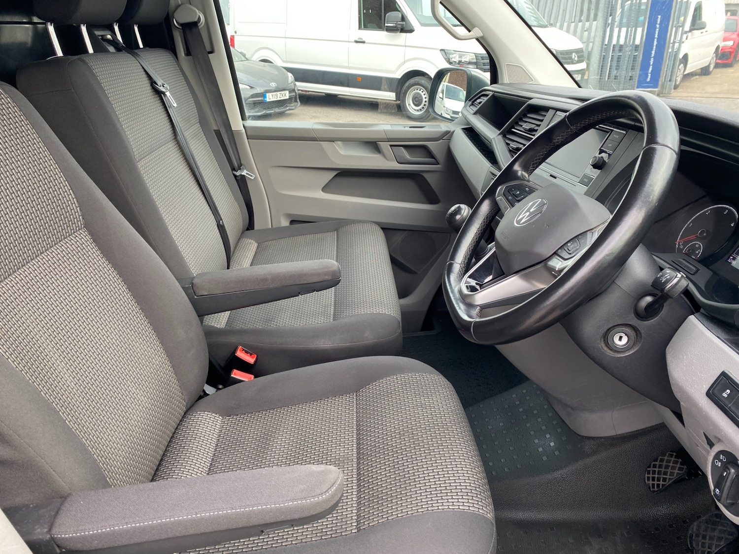 Used Volkswagen Transporter 2022 for sale - 76220376: Photo 8