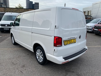Used Volkswagen Transporter 2021 for sale - 76206250: Photo 2