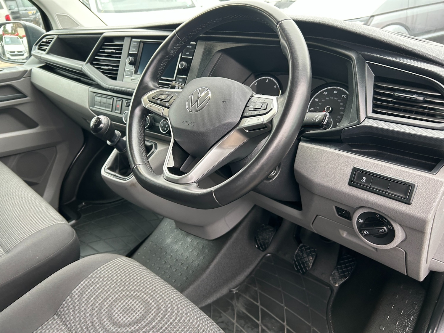 Used Volkswagen Transporter 2024 for sale - 77258622: Photo 11