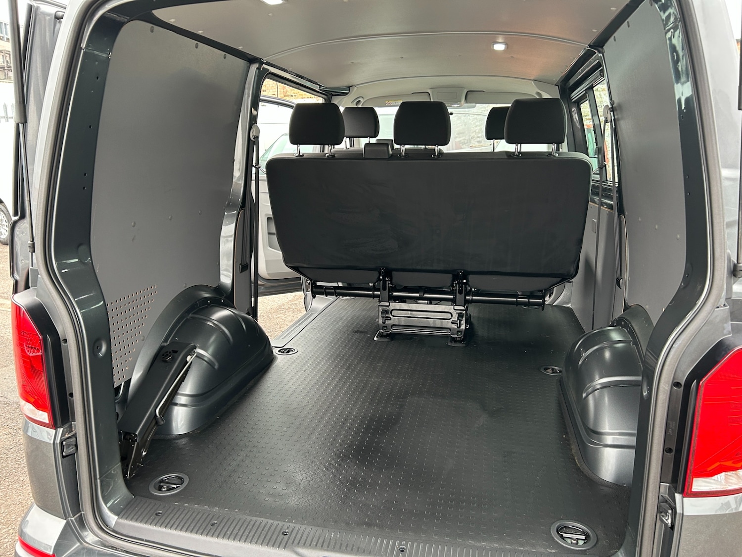 Used Volkswagen Transporter 2024 for sale - 77258622: Photo 24