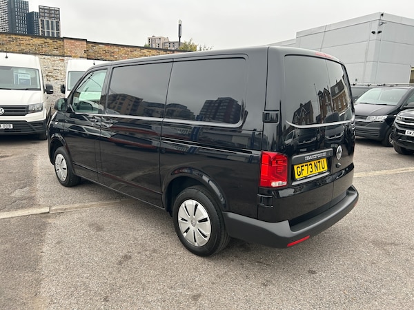 Used Volkswagen Transporter 2023 for sale - 76320468: Photo 2