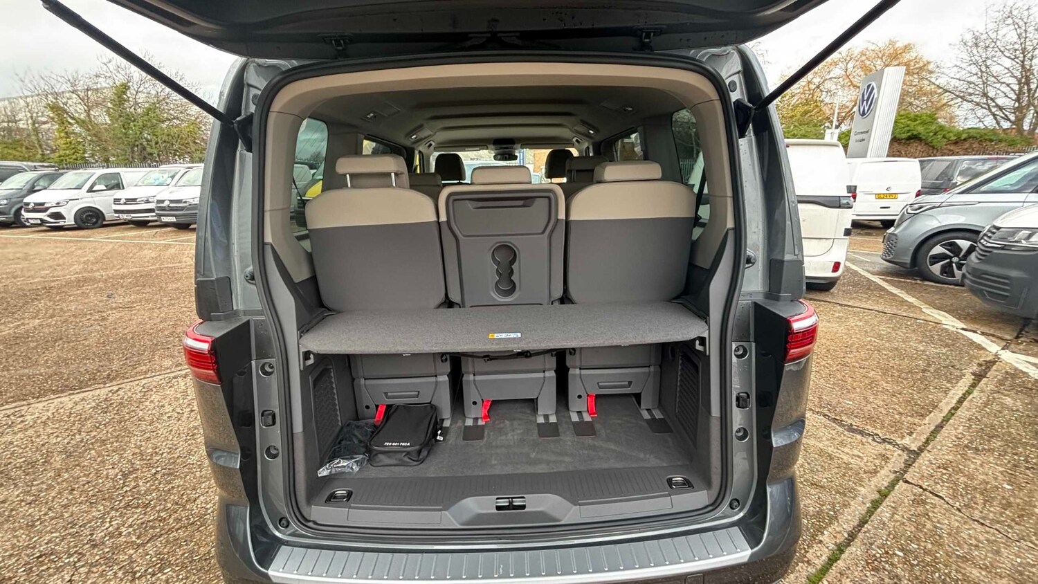 Used Volkswagen Multivan 2025 for sale - 77517727: Photo 11