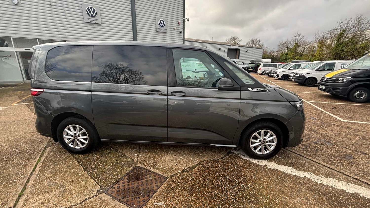 Used Volkswagen Multivan 2025 for sale - 77517727: Photo 2