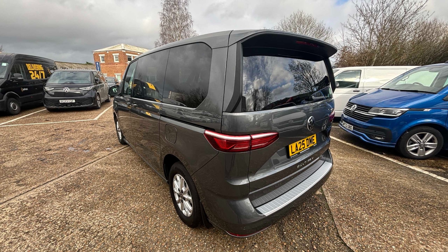 Used Volkswagen Multivan 2025 for sale - 77517727: Photo 5