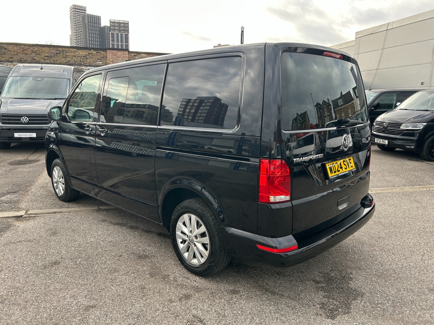 Used Volkswagen Transporter 2024 for sale - 76707624: Photo 2