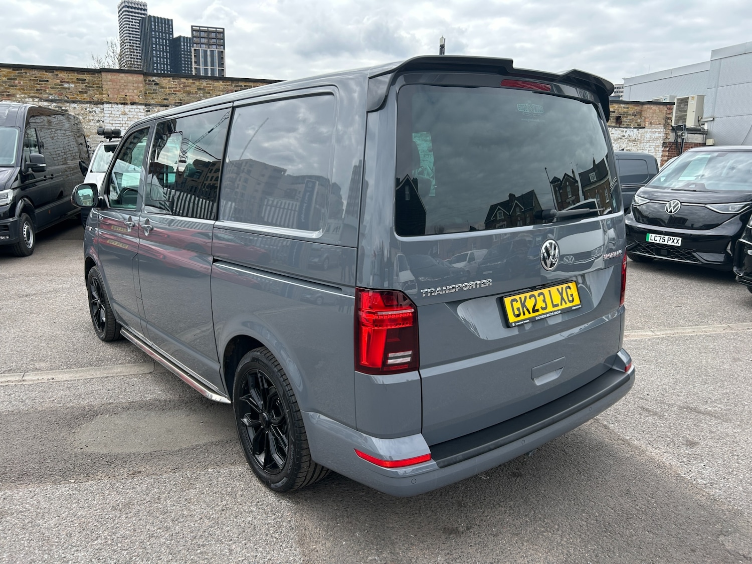 Used Volkswagen Transporter 2023 for sale - 78108400: Photo 2