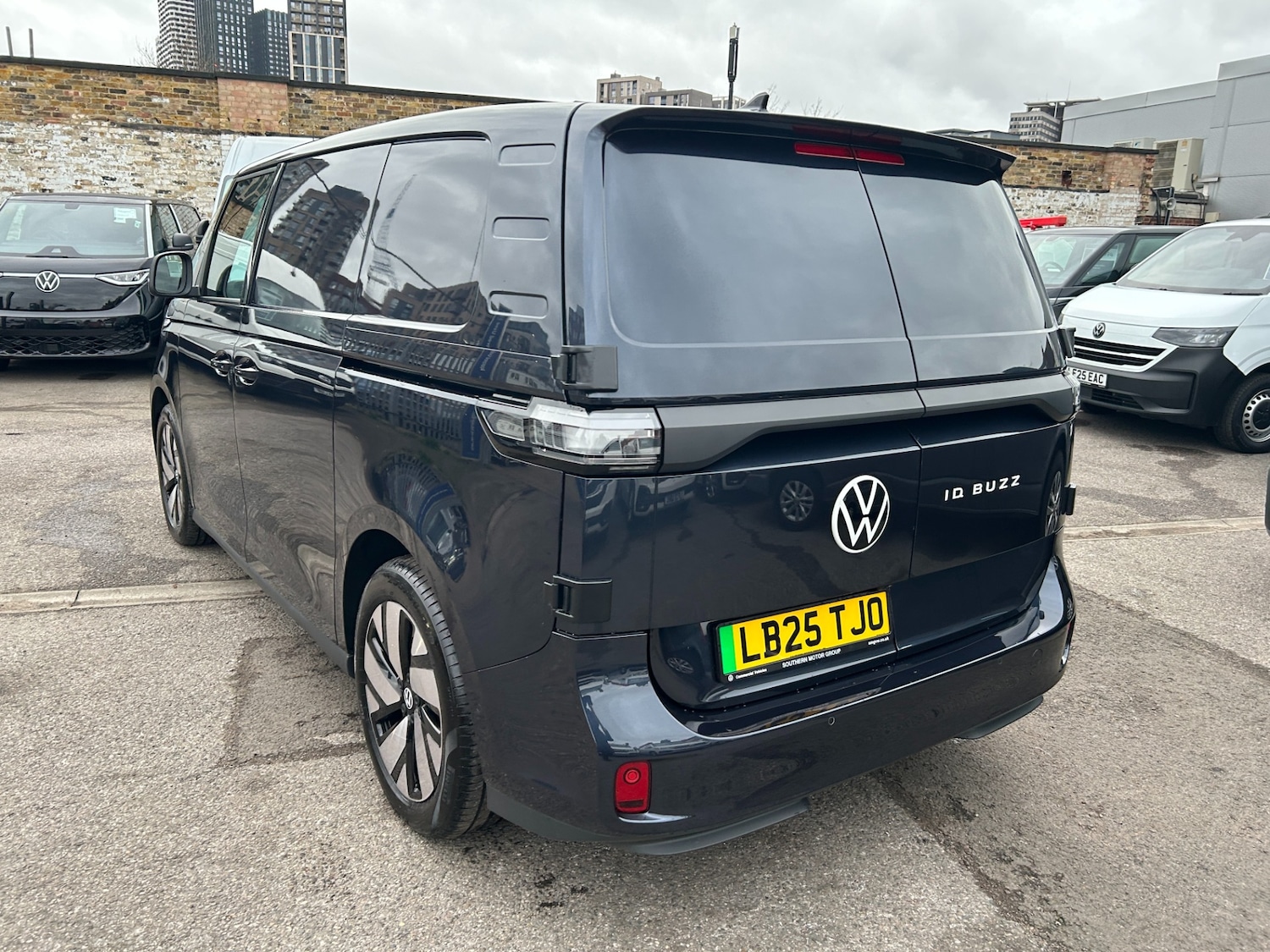 Used Volkswagen ID.3 2025 for sale - 77258524: Photo 2