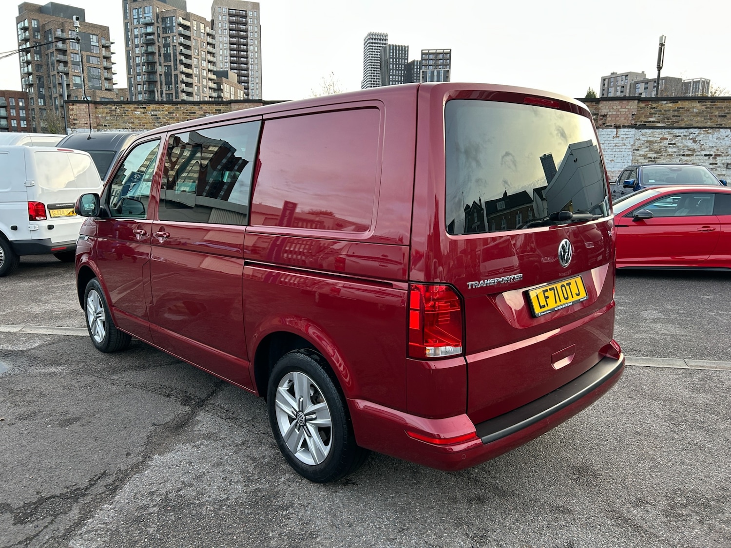 Used Volkswagen Transporter 2021 for sale - 76600070: Photo 2