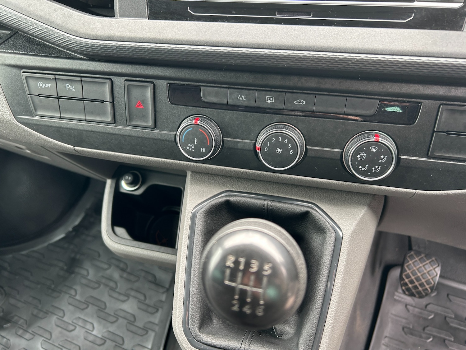 Used Volkswagen Transporter 2024 for sale - 78152775: Photo 16