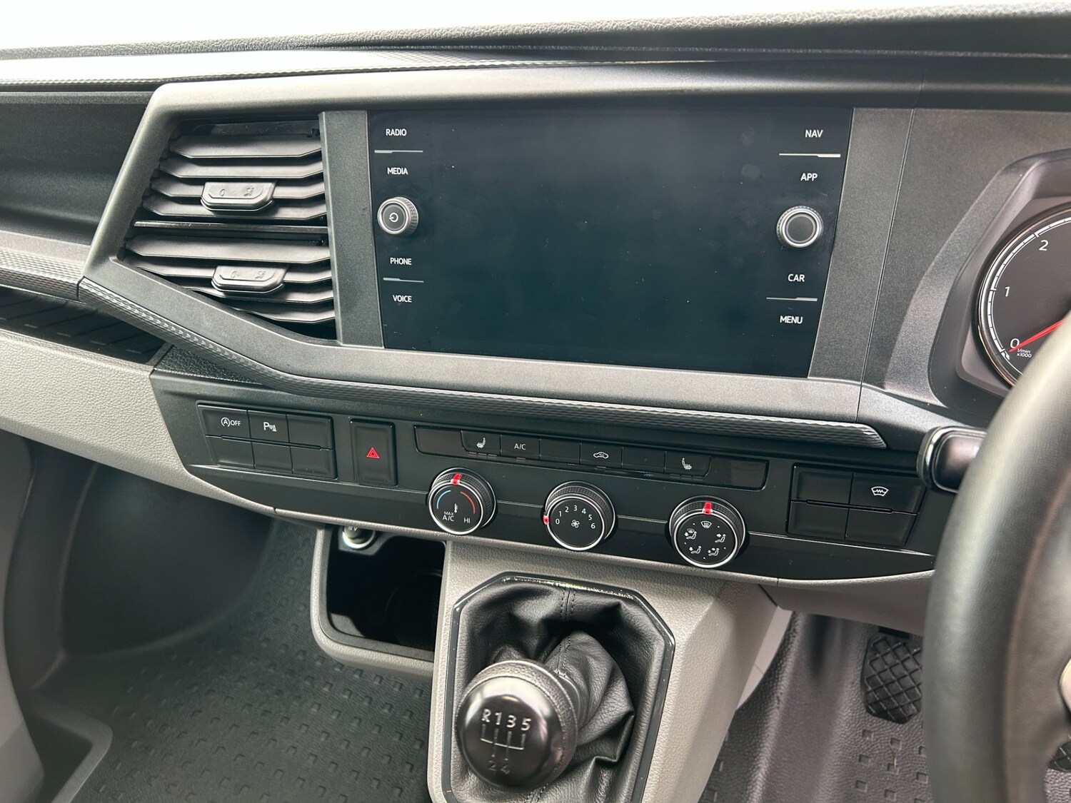 Used Volkswagen Transporter 2024 for sale - 76402151: Photo 10