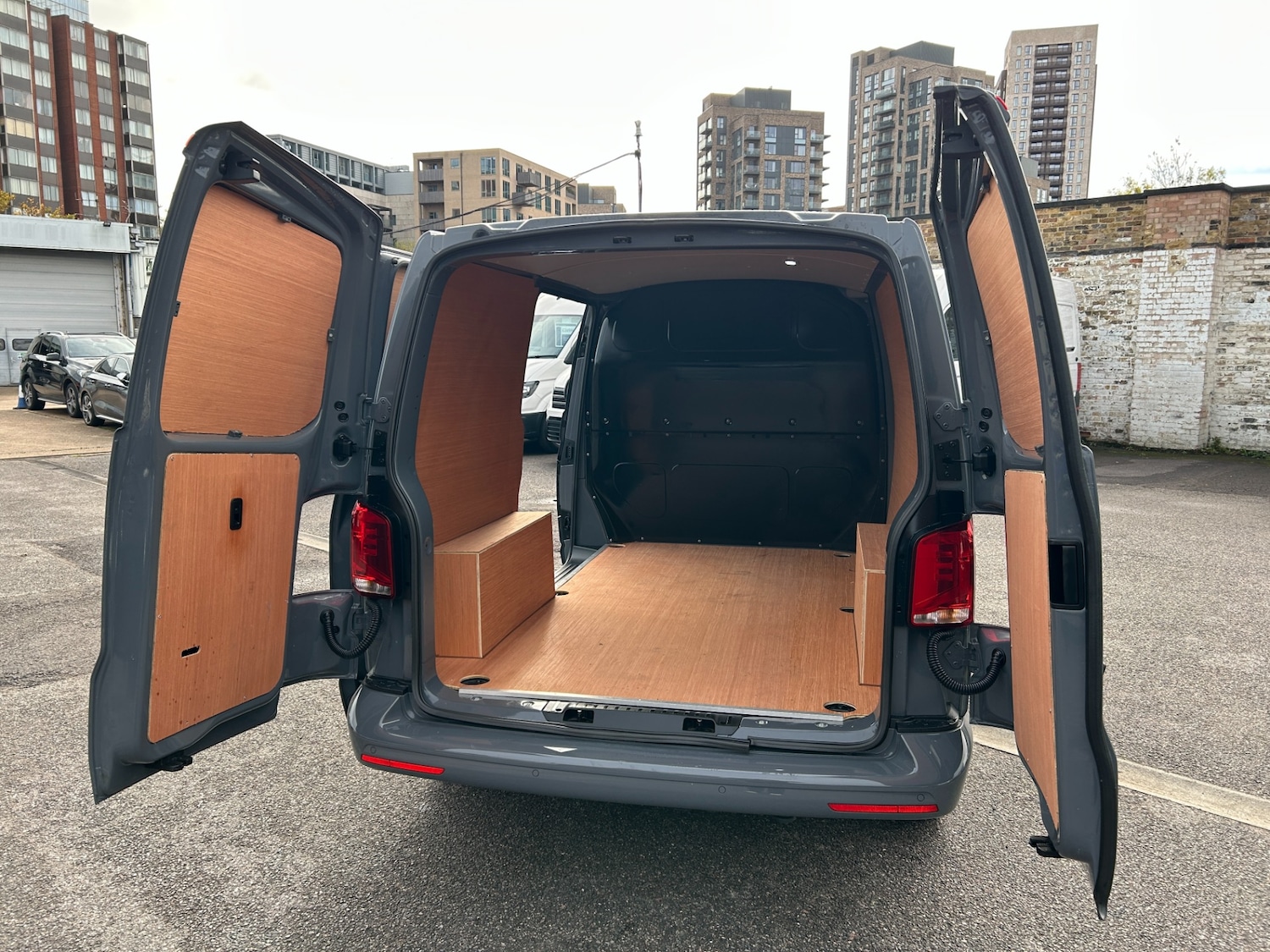 Used Volkswagen Transporter 2024 for sale - 76402151: Photo 16