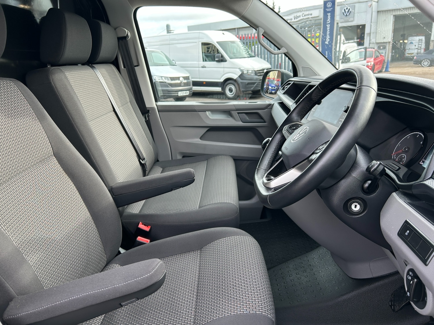 Used Volkswagen Transporter 2024 for sale - 76402151: Photo 8