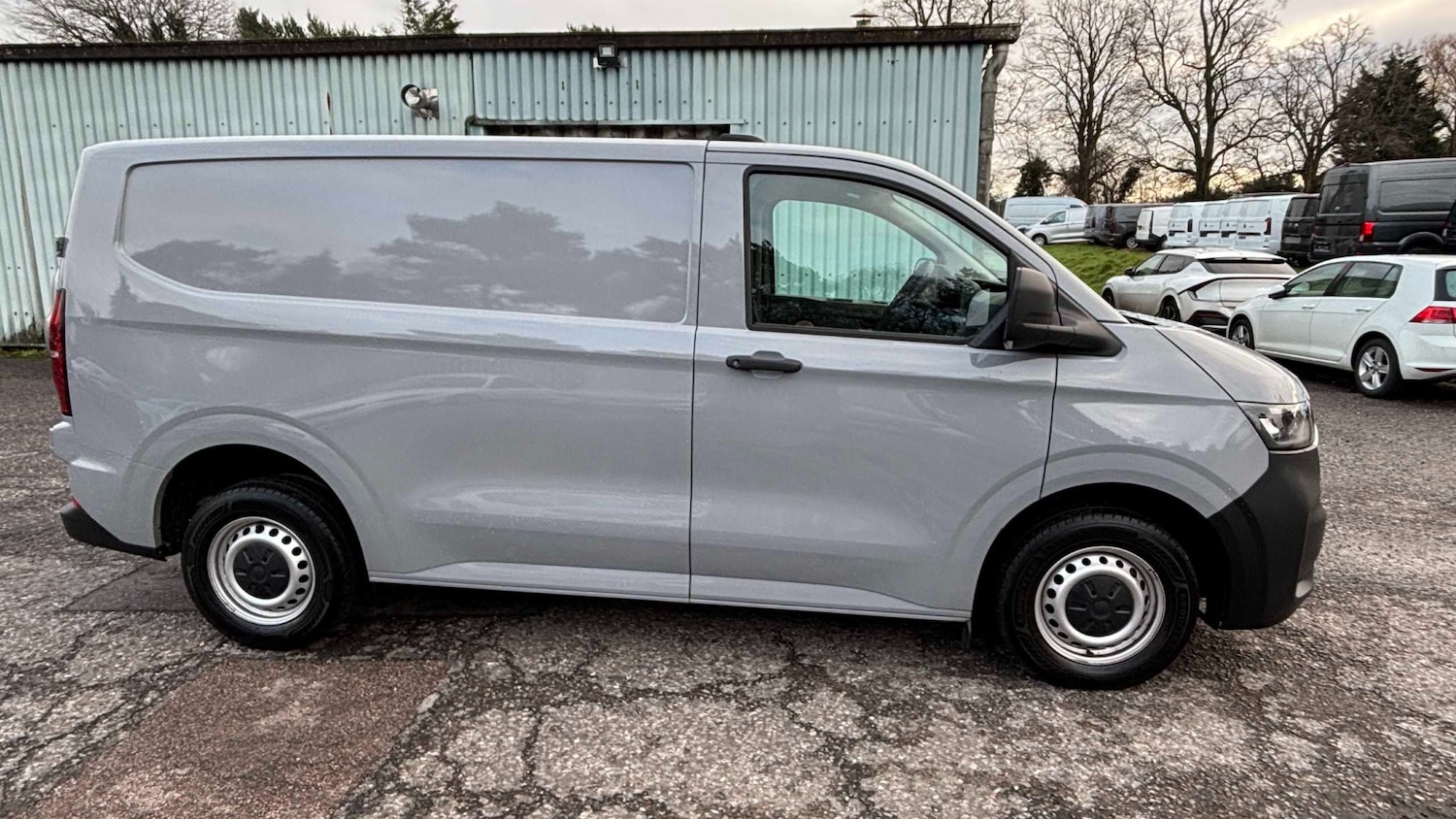 Used Volkswagen Transporter 2025 for sale - 77206950: Photo 2