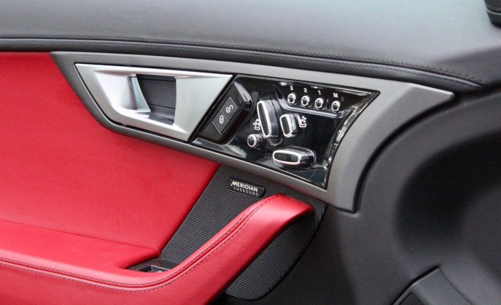 Used Jaguar F-Type 2015 for sale - 77672760: Photo 15