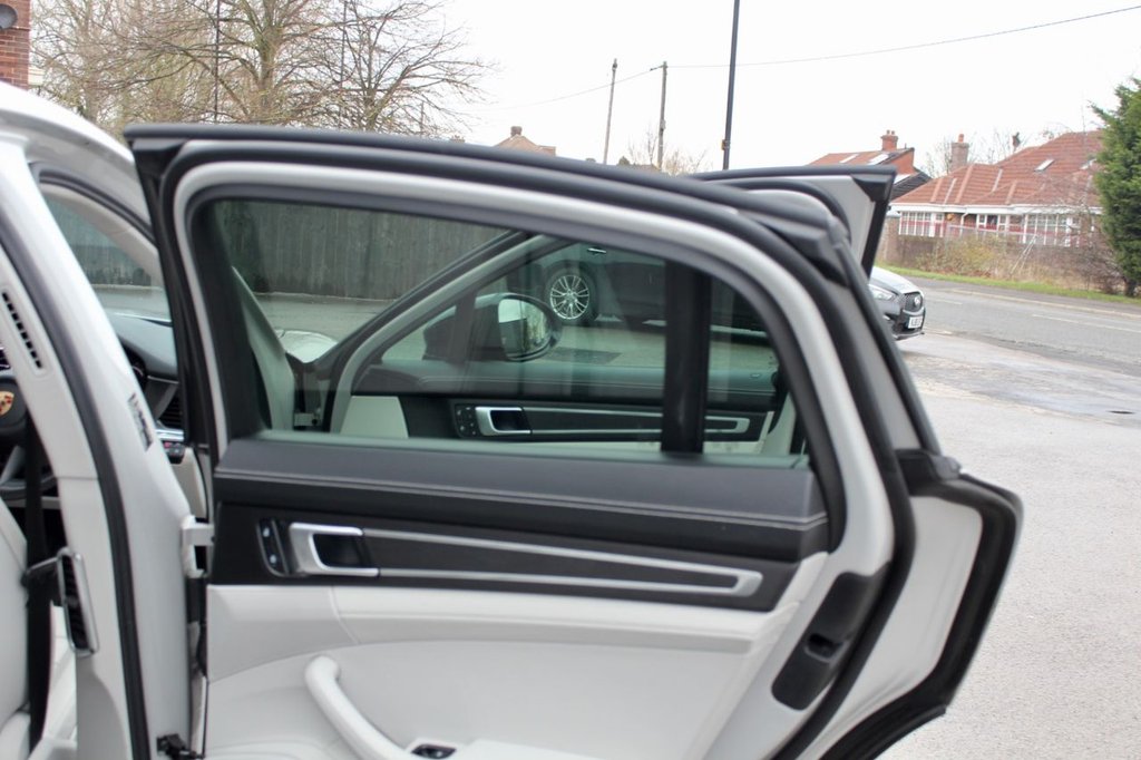 Used Porsche Panamera 2023 for sale - 77153094: Photo 25