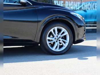 Used Infiniti Q30 2017 for sale - 77152922: Photo