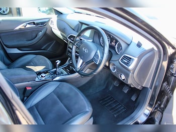 Used Infiniti Q30 2017 for sale - 77152922: Photo