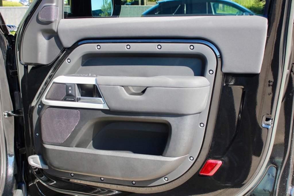 Used Land Rover Defender 2022 for sale - 77621054: Photo 13