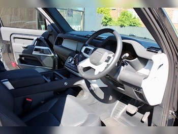 Used Land Rover Defender 2022 for sale - 77621054: Photo