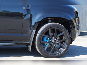 Used Land Rover Defender 2022 for sale - 77621054: Photo