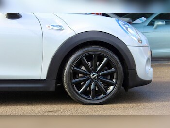 Used MINI Hatch 2018 for sale - 78082529: Photo