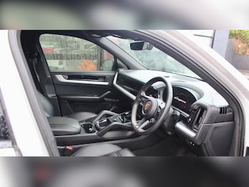 Used Porsche Cayenne 2024 for sale - 77464084: Photo