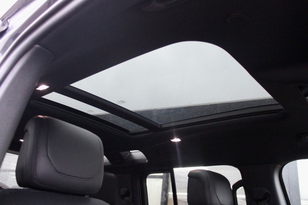 Used Land Rover Defender 2024 for sale - 77327912: Photo 17