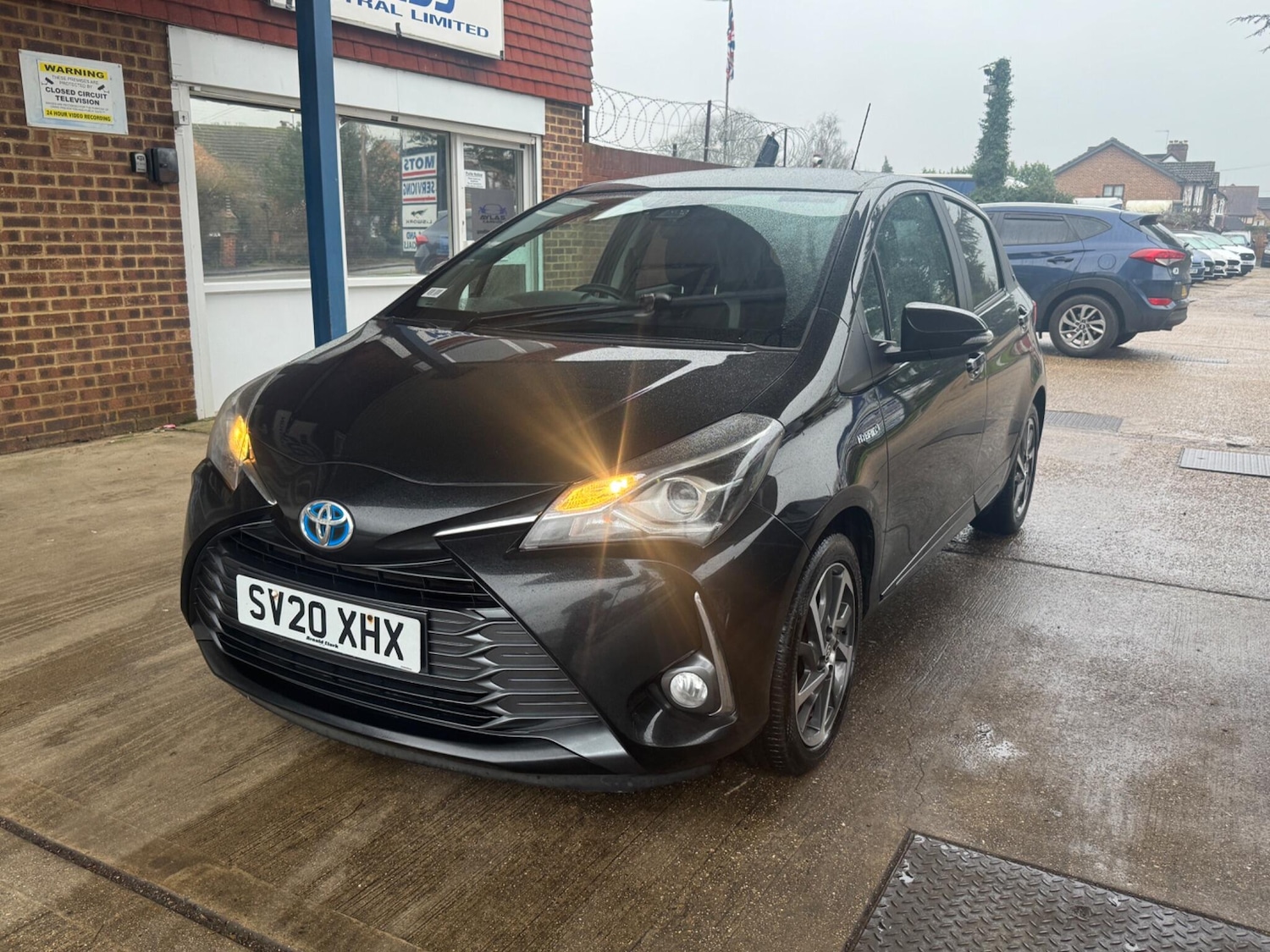 Used Toyota Yaris 2020 for sale - 77253611: Photo 2