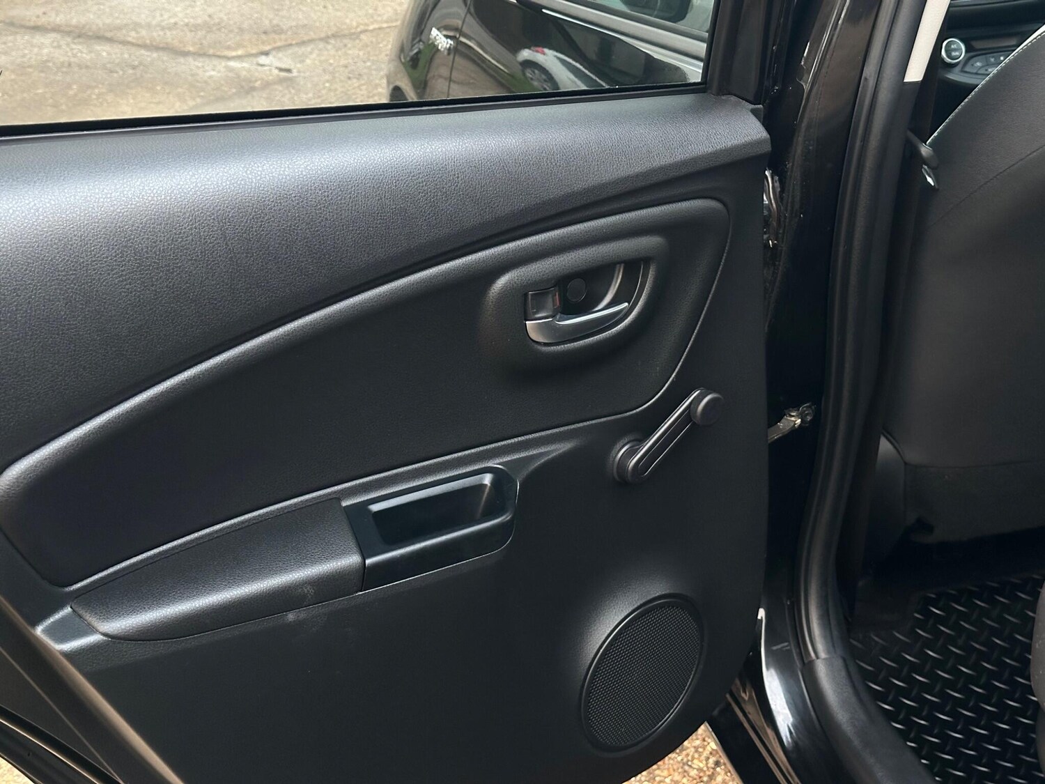 Used Toyota Yaris 2020 for sale - 77253611: Photo 46