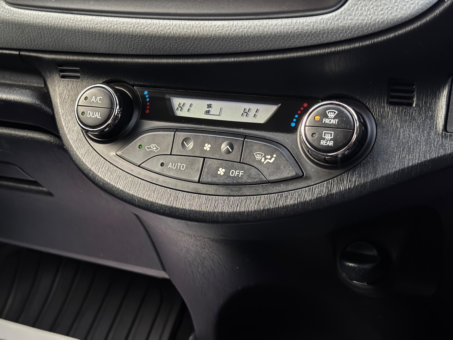 Used Toyota Yaris 2012 for sale - 77203231: Photo 14